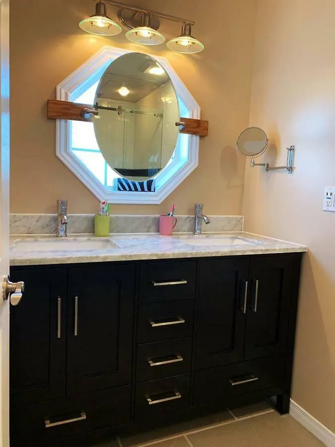 Nice Rooms With Private Bath In Mid Town Toronto